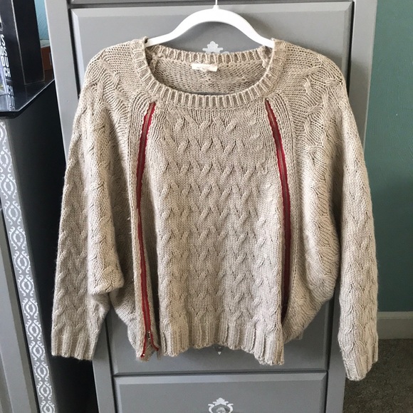 Mystree Sweaters - Thick cream sweater with red accessories
